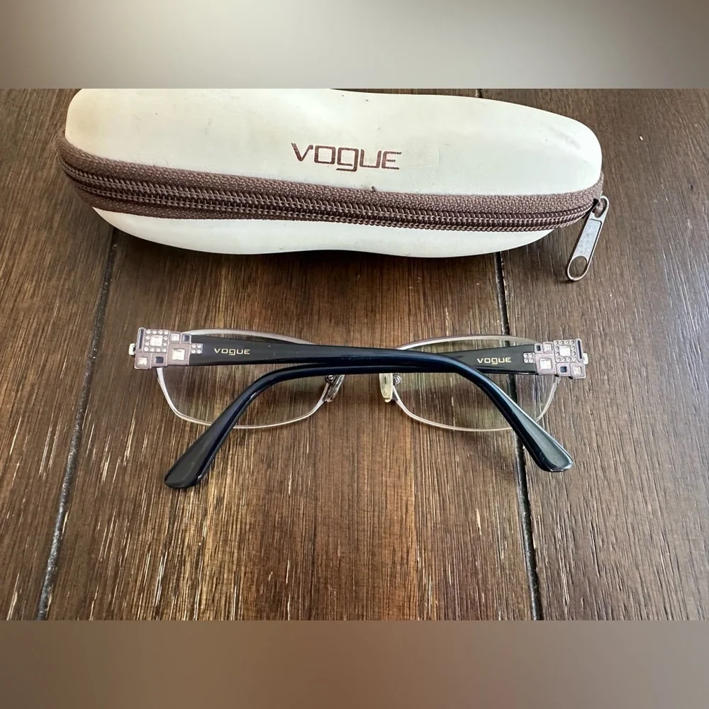 Vogue eye wear with glasses case